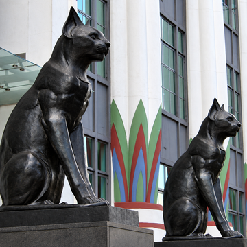 Pair Sitting Bronze Cat Statue Casting Sculpture