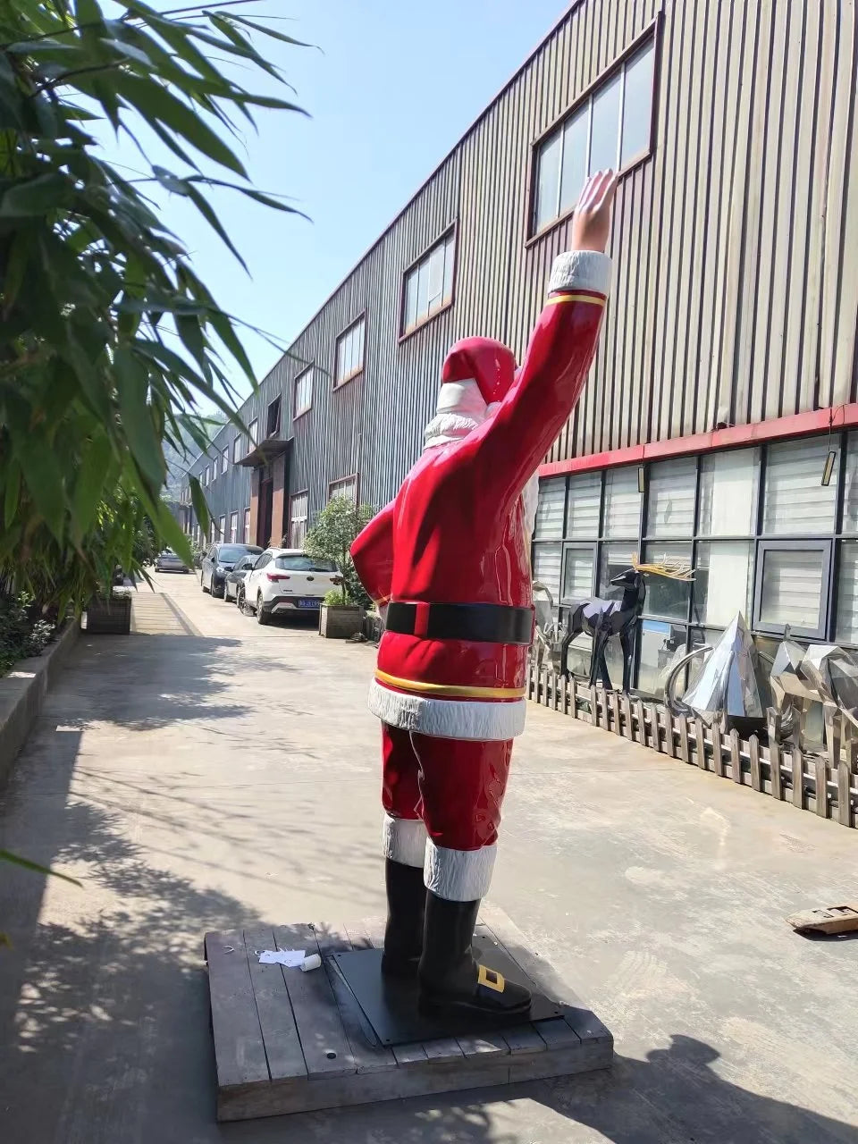 Santa Claus Fiberglass Statue for Christmas Window Displays