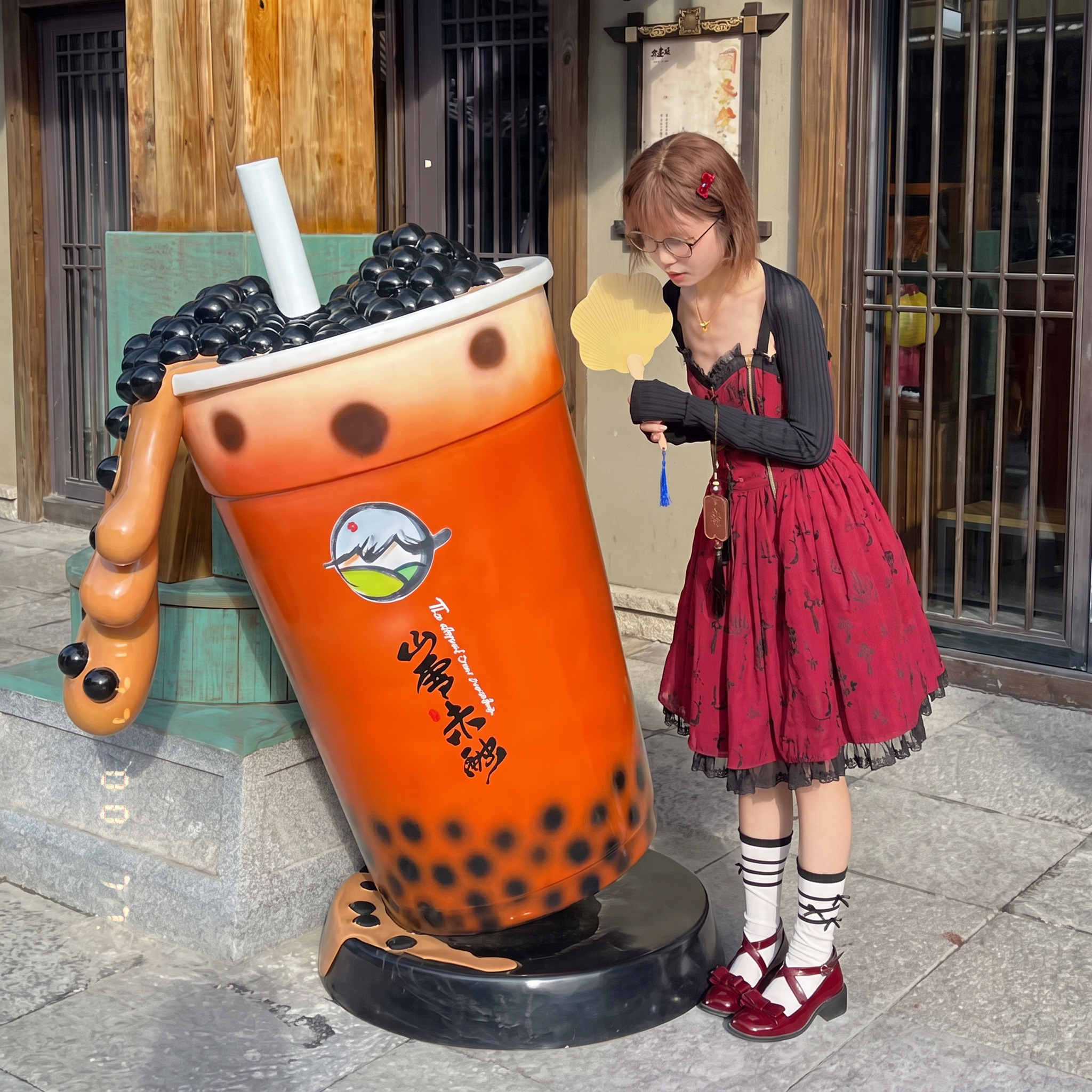 Modern Resin Bubble Tea Statue Large Outdoor Fiberglass Boba Cup