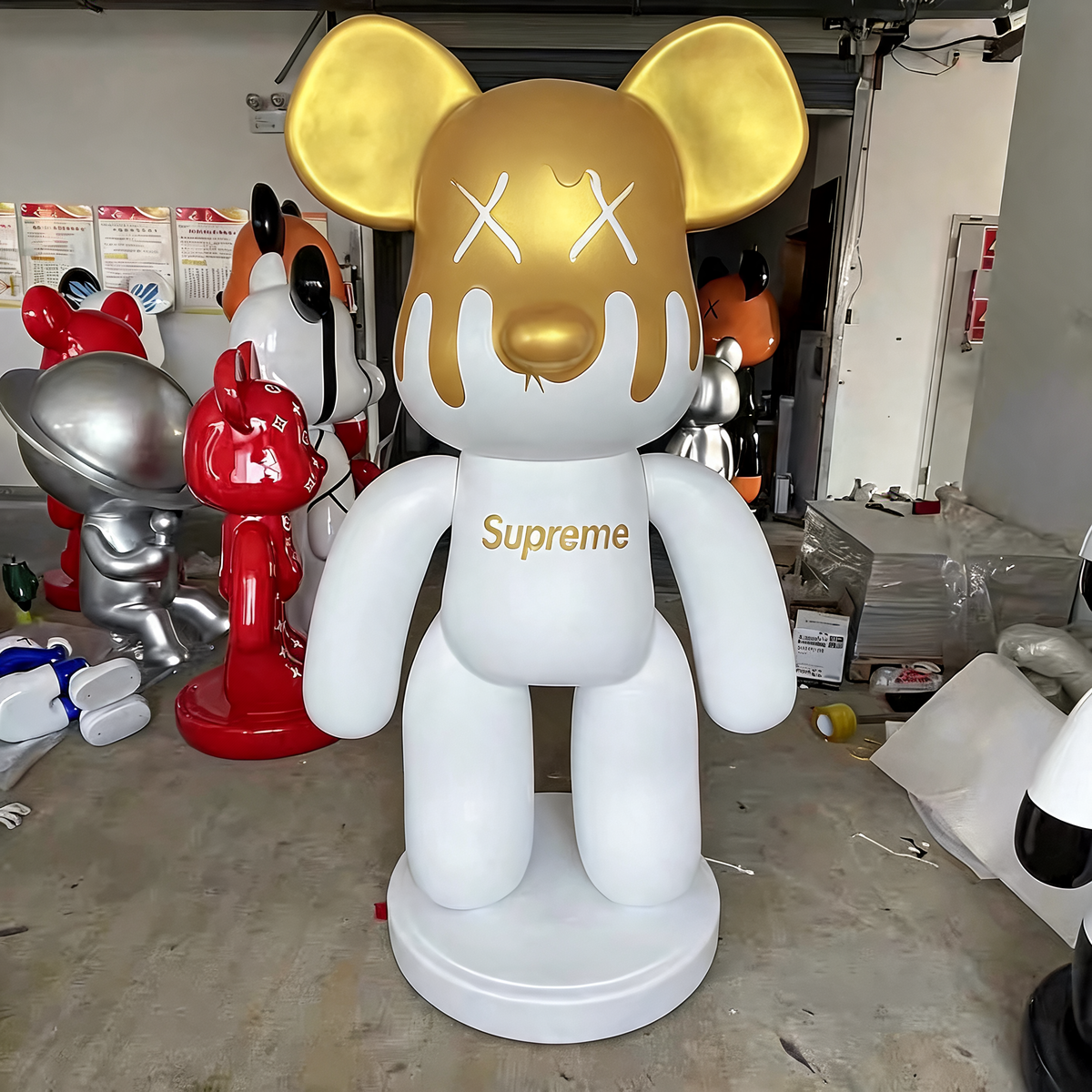 Fiberglass Cartoon Animal Bear Brick Sculpture Mirror Finish