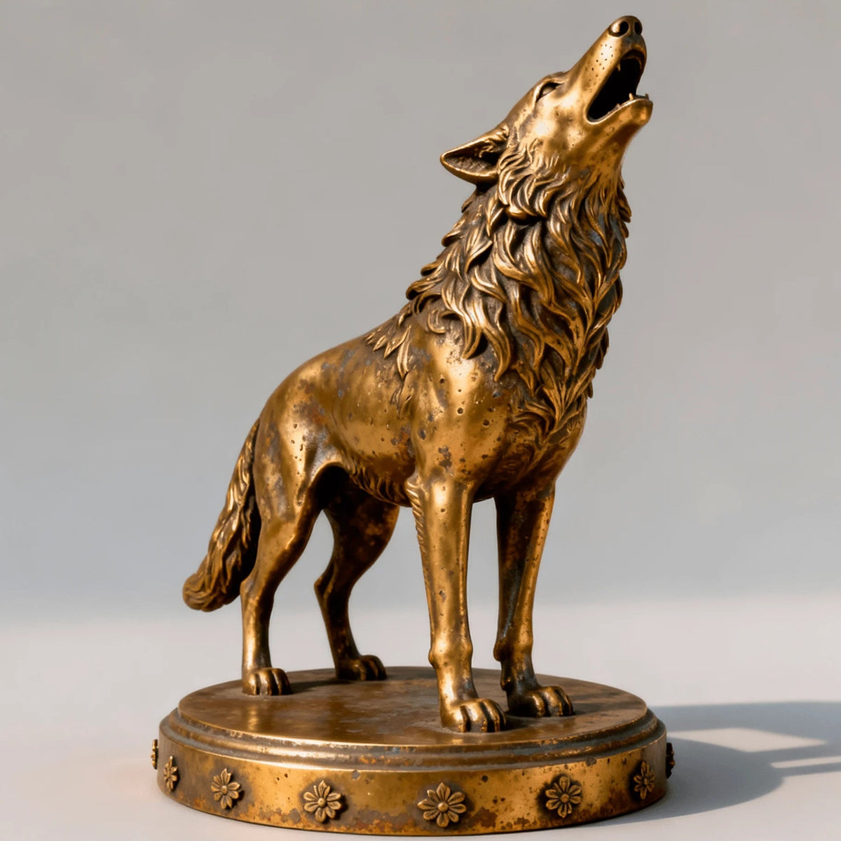 Howling Wolf Resin Sculpture American Style Howling Wolf Resin
